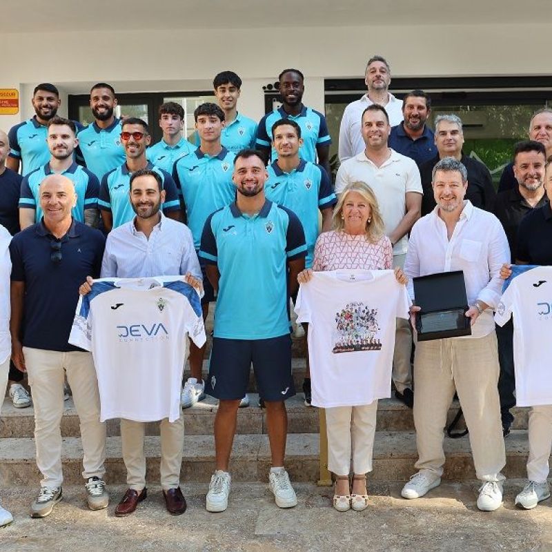 La alcaldesa destaca la gran temporada del deporte local con los ascensos del Atlético Marbella Paraíso y del Pablo Picasso Femenino a Tercera RFEF