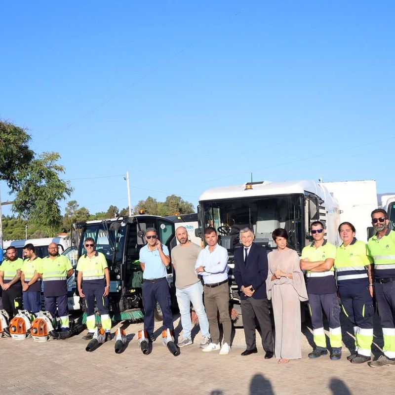 El Ayuntamiento despliega un dispositivo especial de limpieza durante la Feria de San Pedro Alcántara con 25 trabajadores diarios, medios mecánicos de refuerzo y 60 cubetas en el recinto de La Caridad