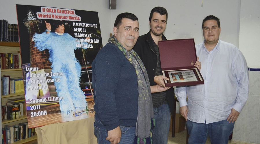 El concejal de Fiestas apoya a la Asociación de Vecinos Vázquez Clavel-Pilar Miraflores en la presentación de la segunda edición de su gala benéfica