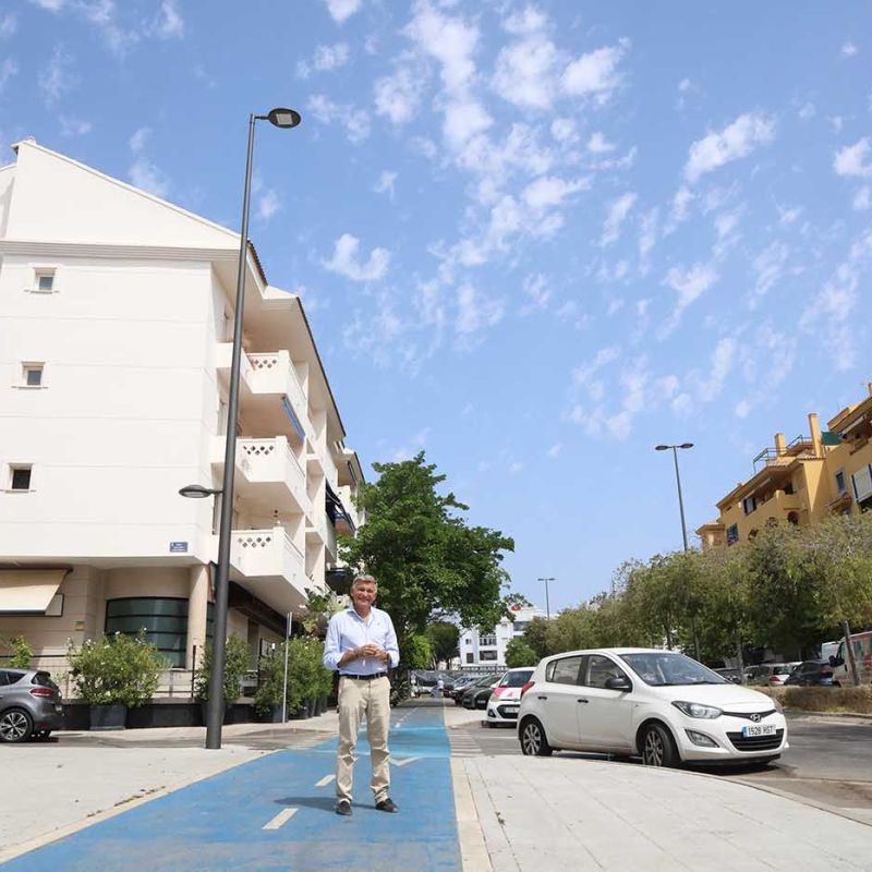 San Pedro Alcántara culmina la renovación del alumbrado de cuatro viales de la zona sur con la instalación de 39 nuevas farolas tipo LED