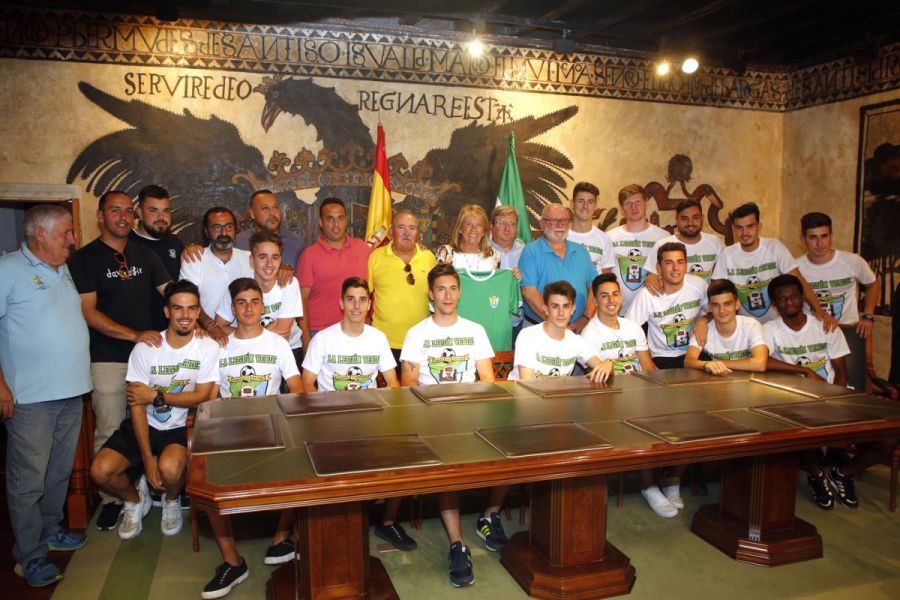 Imagen de la noticia La alcaldesa felicita al CD Vázquez Cultural por…