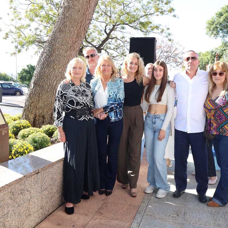 Marbella rinde un emotivo homenaje a Salvador Gil, Moñi, dando su nombre a una plaza para reconocer su legado deportivo y personal