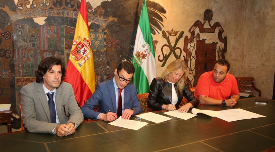 El Ayuntamiento firma sendos convenios de colaboración con el Marbella Rugby Club y el CB Marbella con una subvención total de 60.000 euros para contribuir a sus proyectos deportivos