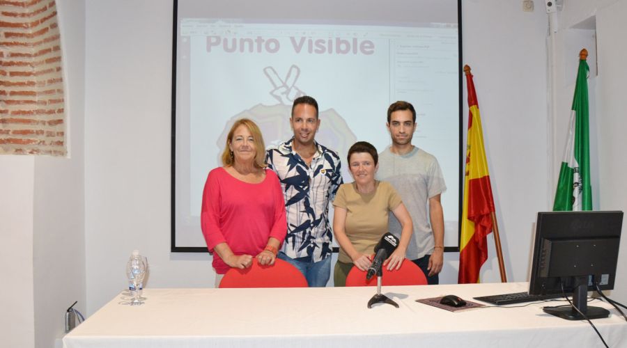 Marbella se suma a la celebración del Día del Orgullo LGTBI con la izada de la bandera arco iris en la playa de El Faro y diversos actos institucionales