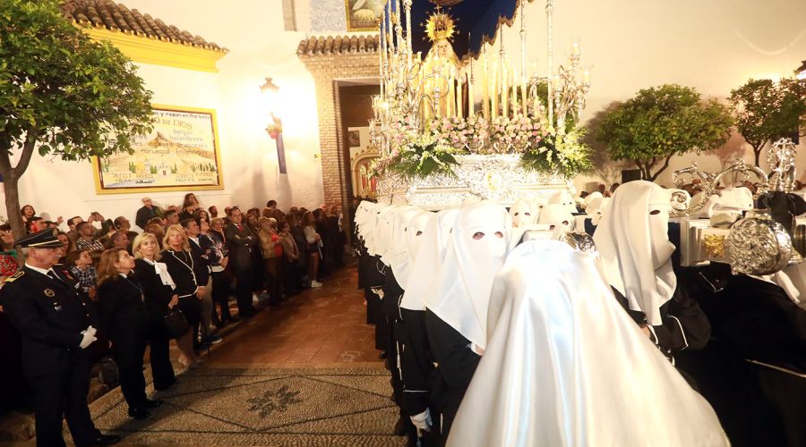 Marbella se vuelca en el Martes Santo con El Cautivo y Santa Marta