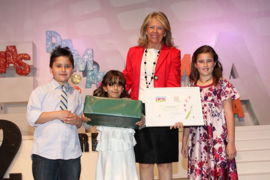 Imagen de la noticia La alcaldesa acompaña a las nuevas Reinas y Damas…