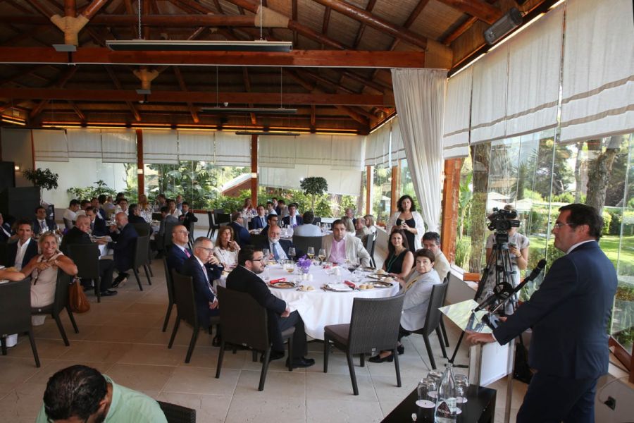Imagen de la noticia Los concejales de Turismo y Empleo asisten al alm…
