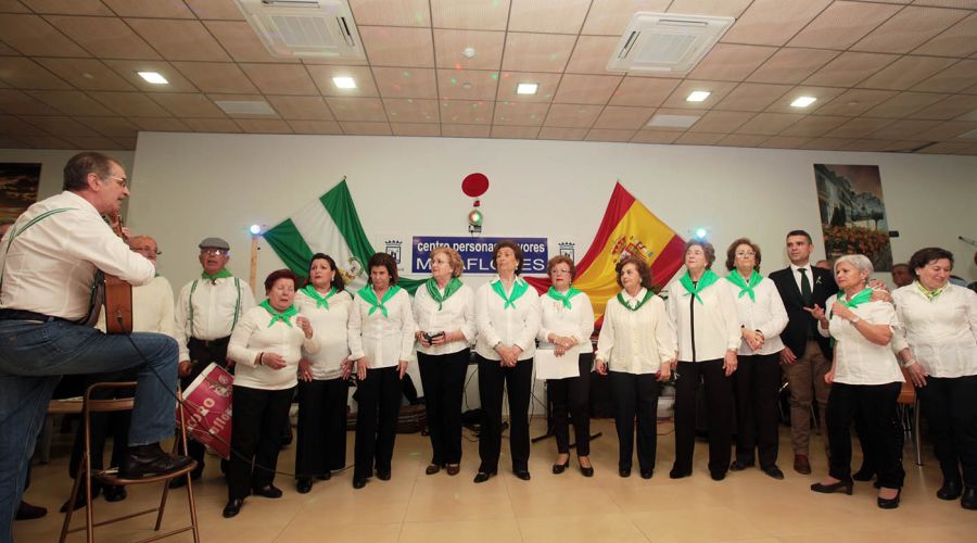 El alcalde acompaña a los Centros de Personas Activas Plaza de Toros, Miraflores y Encarna Cantero en sus celebraciones del Día de Andalucía