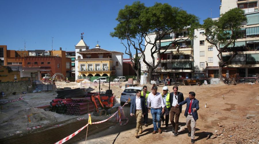 El alcalde subraya la revalorización y modernización de la que se beneficiará Divina Pastora tras las obras de remodelación que realiza el Ayuntamiento