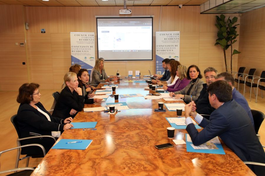 Imagen de la noticia El Ayuntamiento reúne a los representantes de Tur…