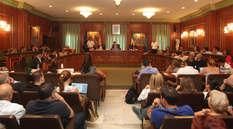 El Pleno da luz verde a la solicitud a la Junta para el archivo del expediente del deslinde entre Marbella y Benahavís y al cambio de uso de la terminal de autobuses de San Pedro