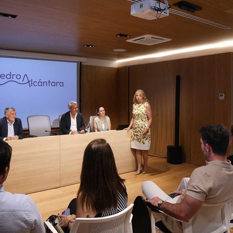 El Ayuntamiento aborda con Apymespa las modificaciones urbanísticas que permitirán dinamizar el polígono industrial y revitalizar el centro de San Pedro Alcántara