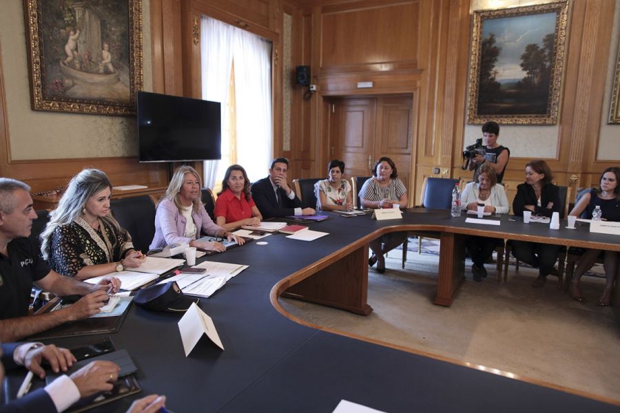 Imagen de la noticia La alcaldesa destaca la colaboración de las admin…