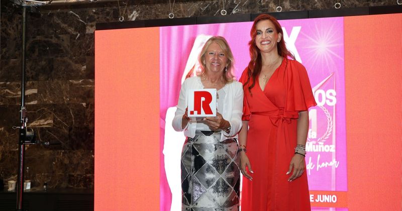 La alcaldesa recibe el Premio de Honor de la X Gala de los Premios REM por su compromiso con el liderazgo femenino y el desarrollo de la ciudad