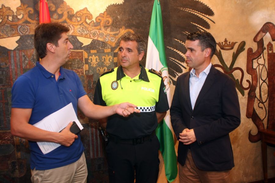 Imagen de la noticia El alcalde recibe a Miguel Cortés tras el éxito d…