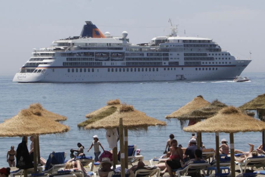 Imagen de la noticia El Ayuntamiento recibe a los cruceristas del buqu…