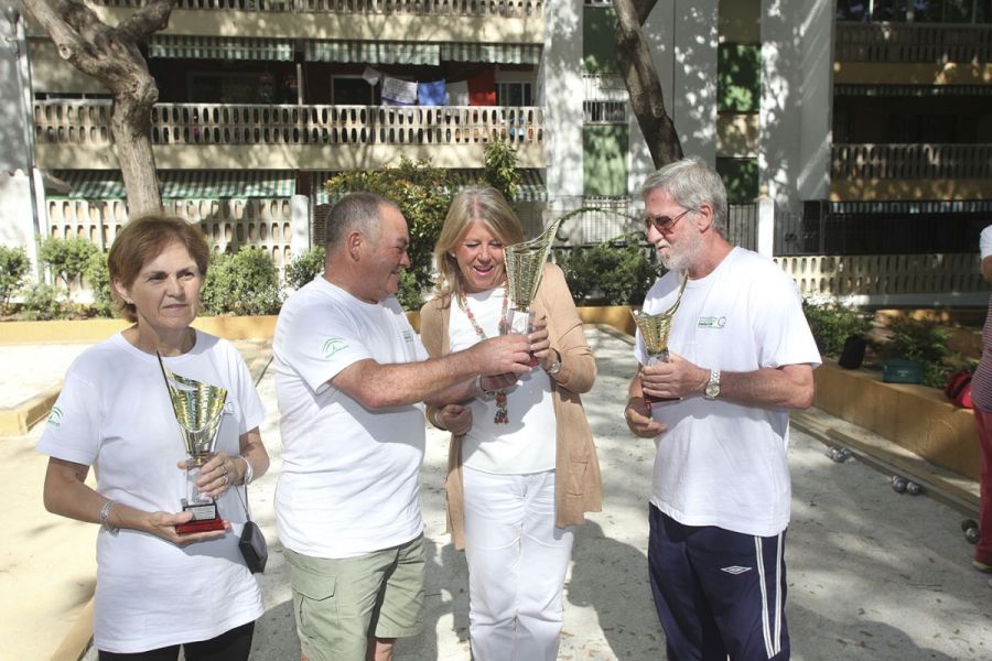 Imagen de la noticia La alcaldesa visita las pistas de petanca del par…