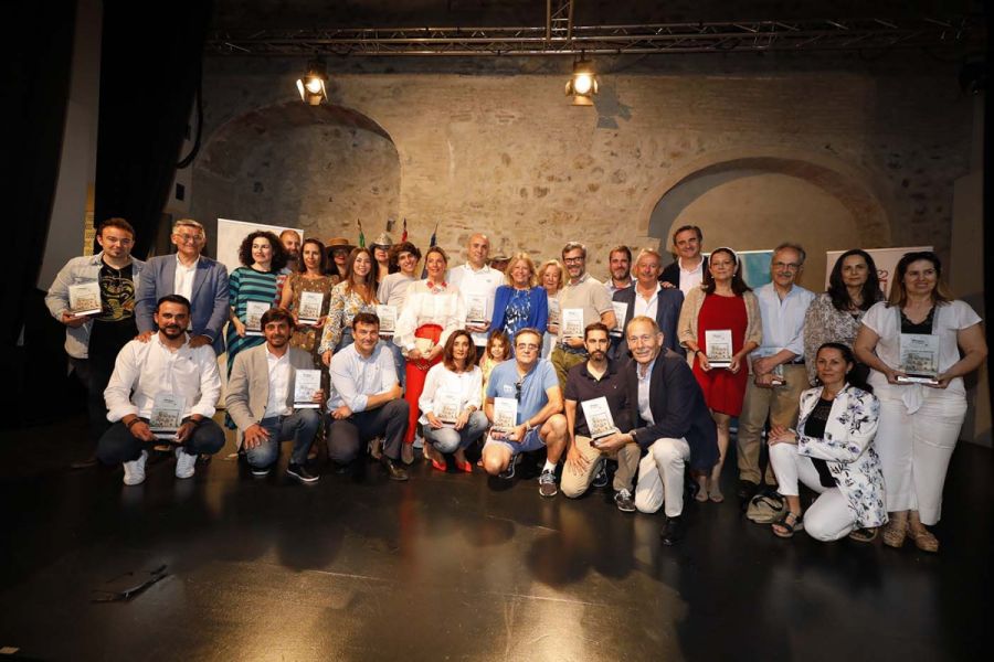 Imagen de la noticia El Ayuntamiento reconoce a los negocios de San Pe…