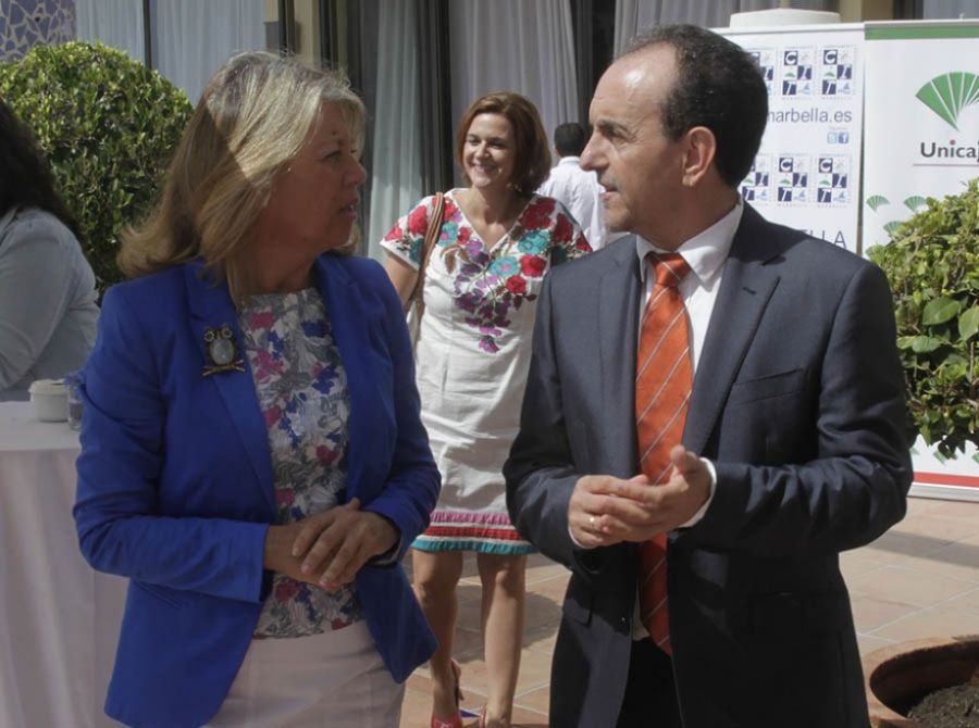 Imagen de la noticia La alcaldesa asiste al almuerzo de socios del Cen…