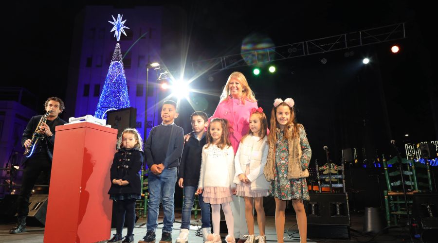 Marbella y San Pedro Alcántara dan la bienvenida a la Navidad con un multitudinario encendido del alumbrado