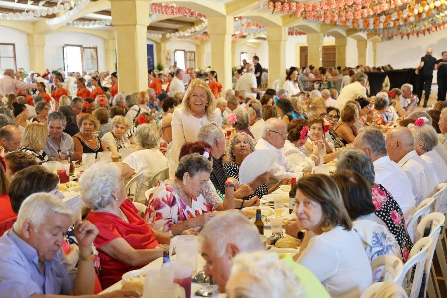 Imagen de la noticia La alcaldesa anima en San Pedro Alcántara a disfr…