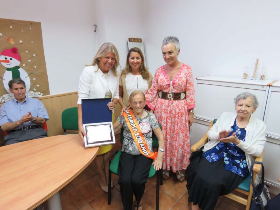 Imagen de la noticia La alcaldesa acompaña a Pilar Díaz Carbonero en l…