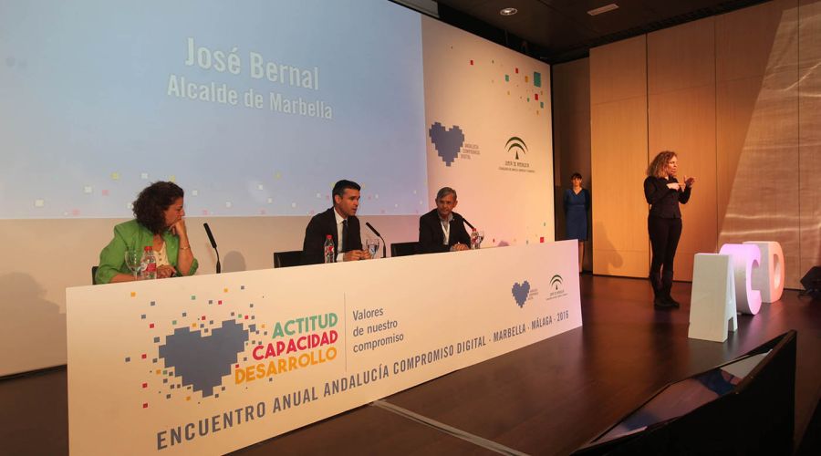 El alcalde asiste al Encuentro Anual de Voluntariado Digital que cuenta con la participación de 400 asistentes