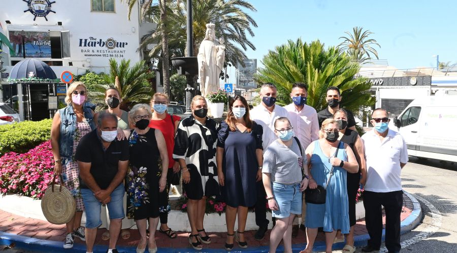 El Ayuntamiento y la Hermandad de la Virgen del Carmen realizan la tradicional ofrenda floral a la Patrona en el Puerto Deportivo de Marbella