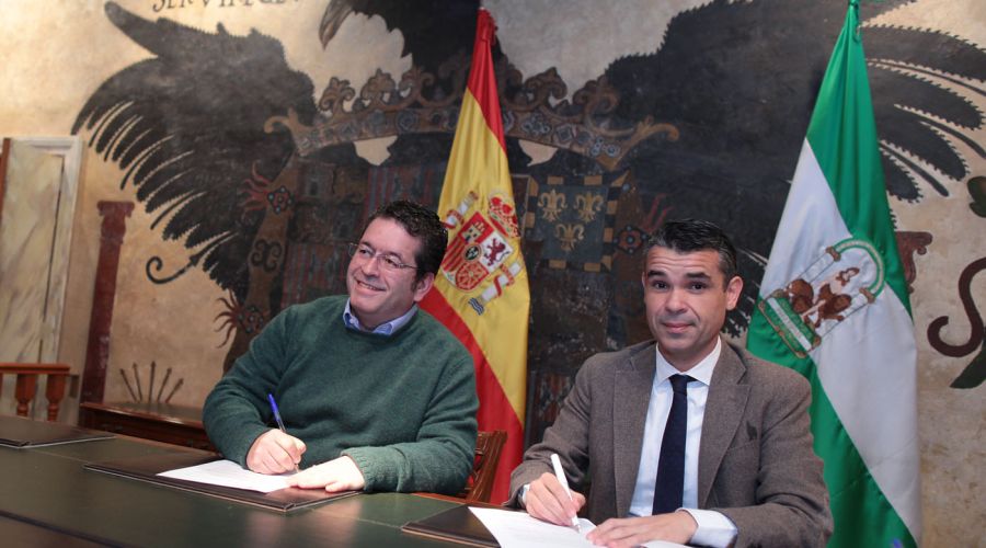 El alcalde firma convenios de colaboración con cuatro entidades para la celebración de eventos deportivos en el municipio