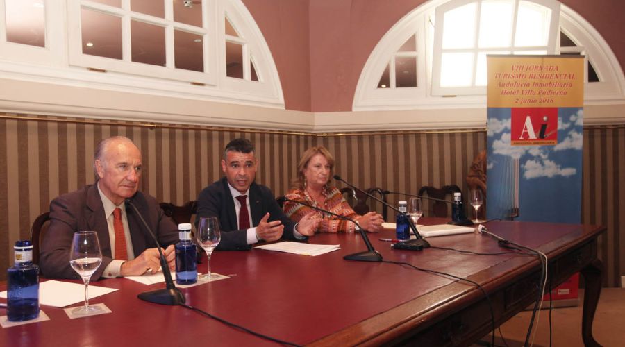 El alcalde destaca en unas jornadas urbanísticas que el turismo residencial “es un sector clave” para la economía de Marbella