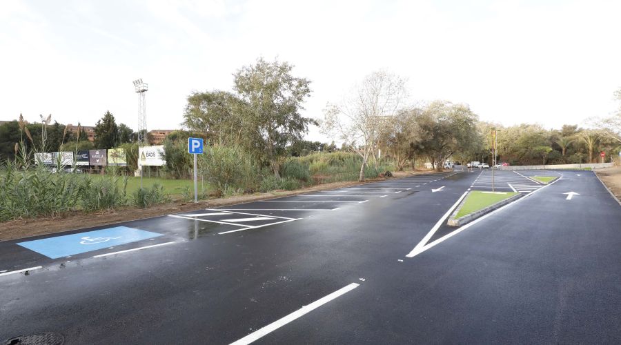 El Ayuntamiento concluye la habilitación de medio centenar de plazas de aparcamiento junto al campo de rugby de Marbella y al anexo al mismo creado recientemente en una parcela municipal