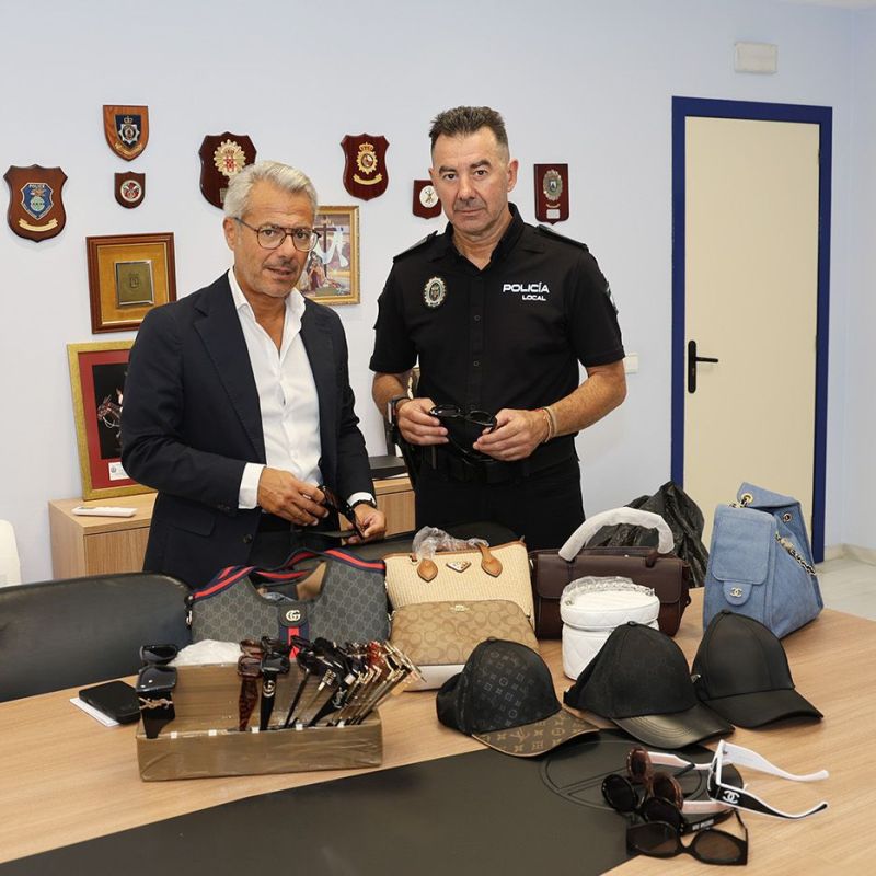 La Policía Local retira 40.000 productos falsificados durante la campaña contra la venta ambulante ilegal en Marbella