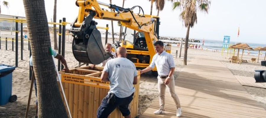 Marbella moderniza la recogida de residuos en sus playas con la instalación de 104 nuevas islas de reciclaje