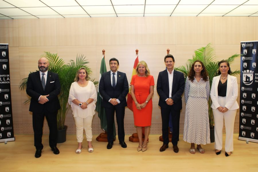 Imagen de la noticia La alcaldesa se reúne con la nueva junta directiv…