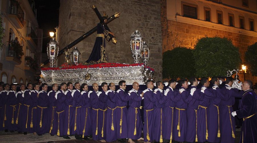 El Nazareno recorre Marbella en la noche del Miércoles Santo