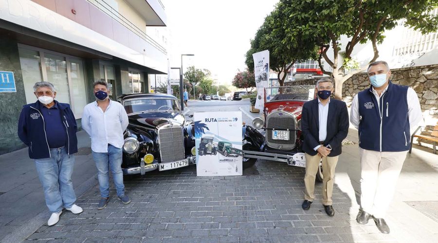 San Pedro Alcántara recupera  la Ruta de Vehículos Históricos Costa del Sol con la participación de medio centenar de coches anteriores a 1960, tras el parón a causa de la pandemia
