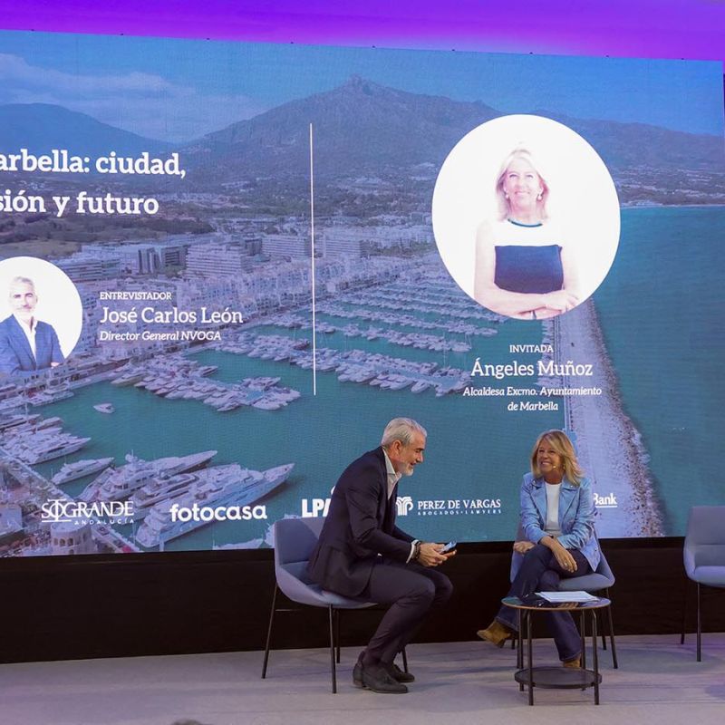 La alcaldesa participa en una jornada que ha reunido en Marbella al sector inmobiliario de la Costa del Sol