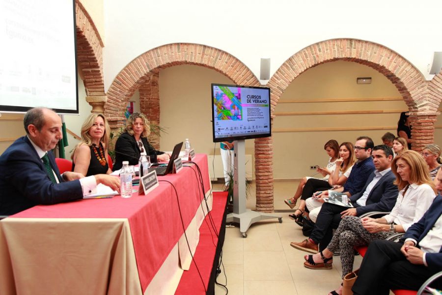Imagen de la noticia La exministra Trinidad Jiménez inaugura los Curso…