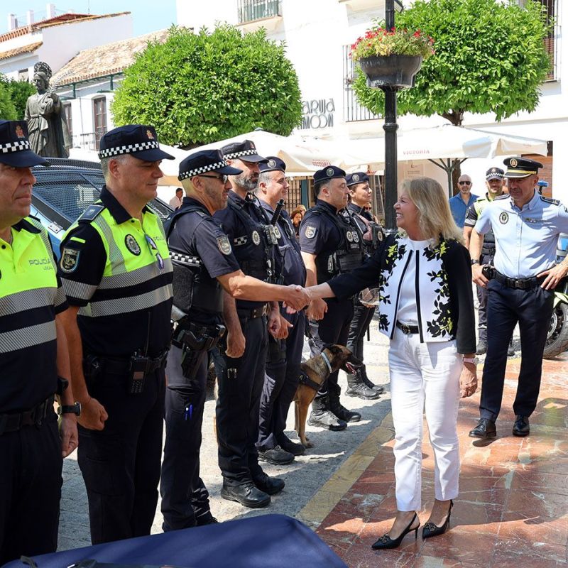 La alcaldesa destaca la coordinación de los más de 500 efectivos que velarán por la seguridad de la Feria de Marbella, contando con el respaldo de un amplio dispositivo tecnológico