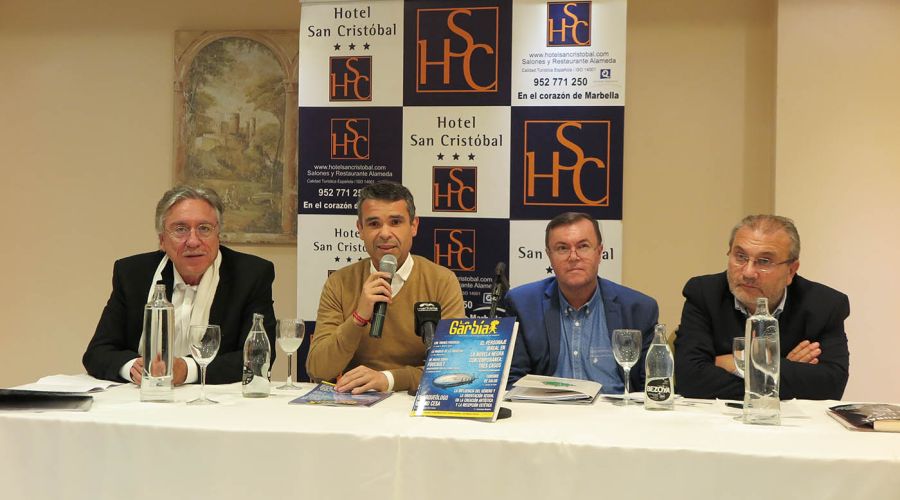 El alcalde asiste a la presentación de la revista cultura \'La Garbía\'