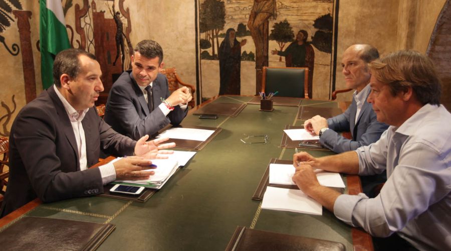 El Ayuntamiento y la Junta de Andalucía abordan los siguientes trámites para alcanzar la refinanciación de la deuda