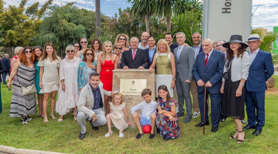 El Ayuntamiento asigna el nombre del Doctor Andrés Sánchez Cantos a la rotonda ubicada a la entrada del Hospital Costa del Sol en homenaje a “un referente como médico y como embajador de Marbella”