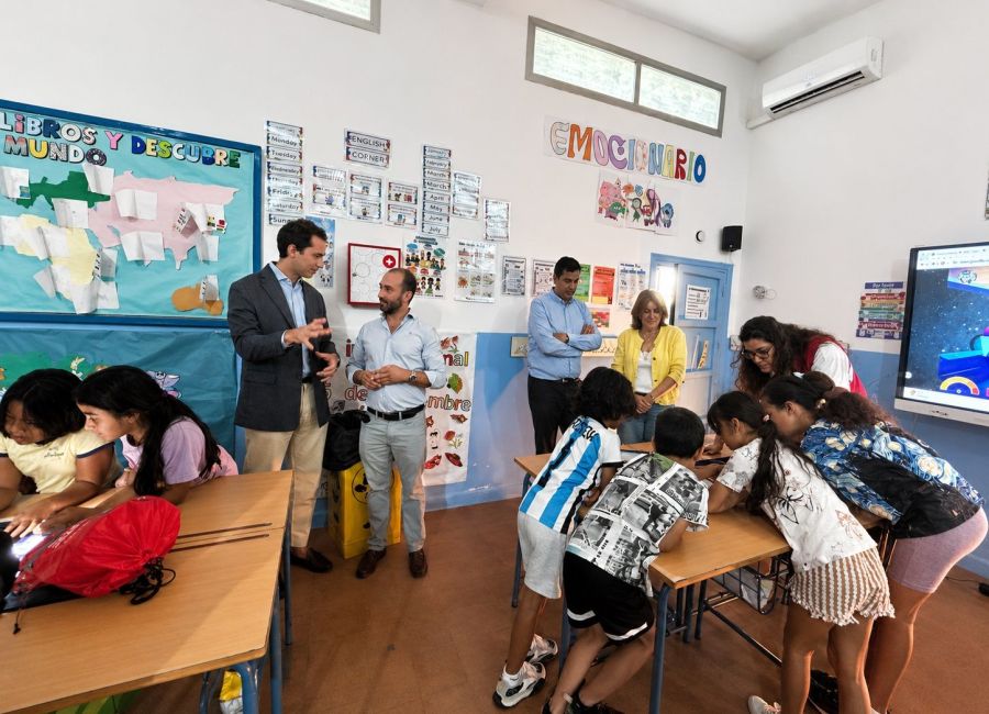 El Ayuntamiento colabora con una iniciativa para fomentar la seguridad vial y la movilidad sostenible entre un millar de escolares del municipio