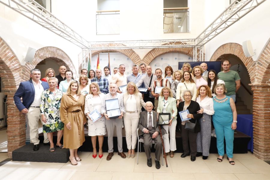 Imagen de la noticia El Ayuntamiento reconoce el “esfuerzo y la cercan…