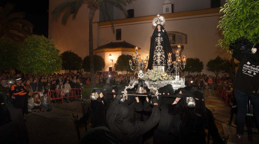El Cristo Yacente y La Soledad protagonizan el Viernes Santo en todo el municipio