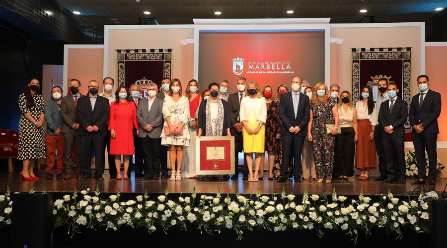 Marbella entrega las Medallas de la Ciudad a la Asociación DYA, la Policía Local y el Hospital Costa del Sol por su esfuerzo y generosidad durante la pandemia