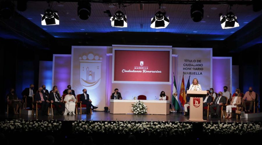 El Ayuntamiento entrega el título de Ciudadano Honorario a 16 personas “por sus valores y por contribuir a hacer de Marbella una ciudad mejor”