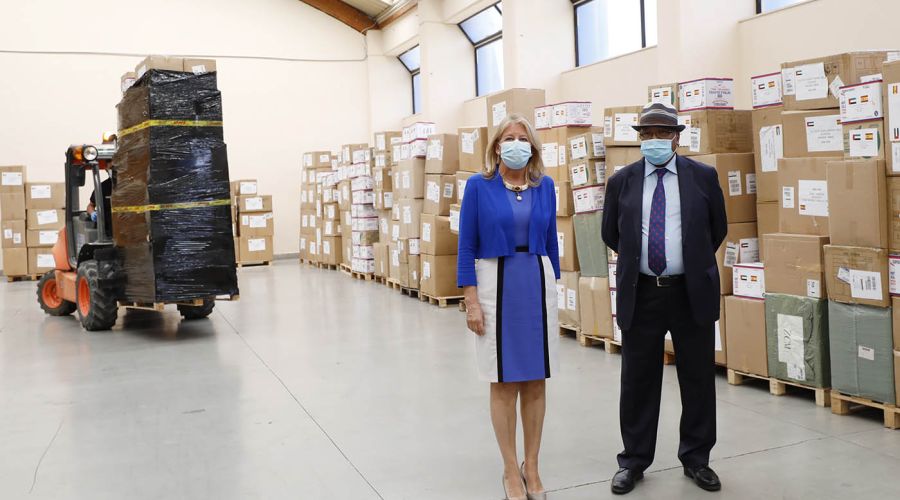 La alcaldesa destaca la gestión y colaboración del Ayuntamiento con Emiratos Árabes, que han posibilitado que Marbella reciba una donación de más de 18.000 kilos de material de prevención frente al Covid-19