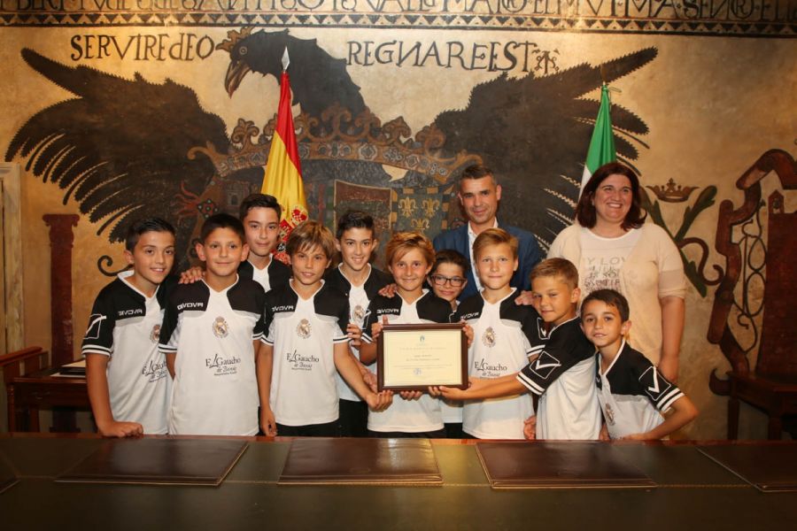 Imagen de la noticia El alcalde recibe a deportistas locales por sus r…