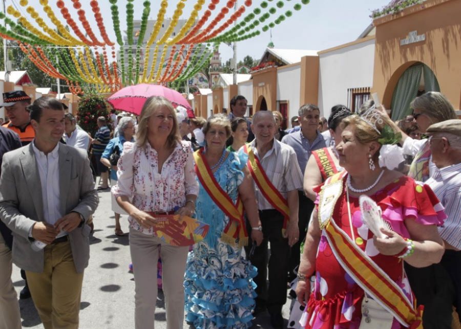 Imagen de la noticia La alcaldesa inaugura la Feria de Día de San Bern…